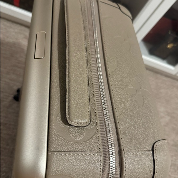 Beautiful suitcase excellent condition and ha little scattered - Picture 4 of 14